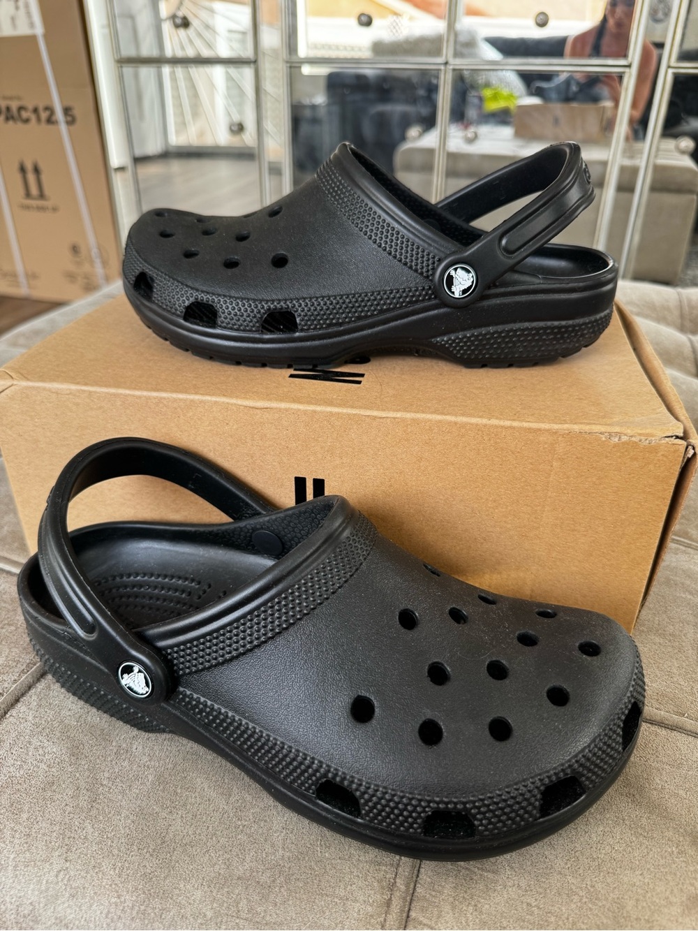 Like New CROCS Classic Clog - Black sz 9